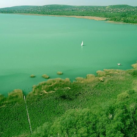 Ferienwohnung Fuzliget Surf Garden Balatonfůzfő Exterior foto